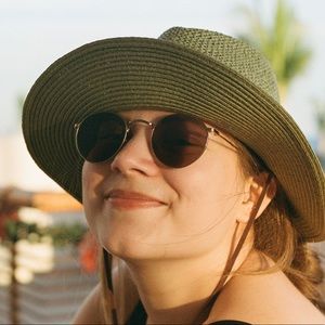 Meet your Posher, Abbey